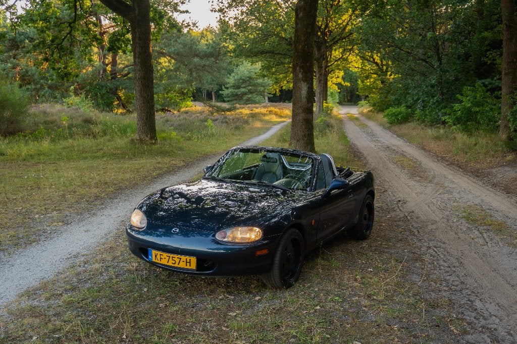 Mazda MX-5 NB Blauw, Achterwielaandrijving, 40 €/maand, Zwart, 4 cilinders