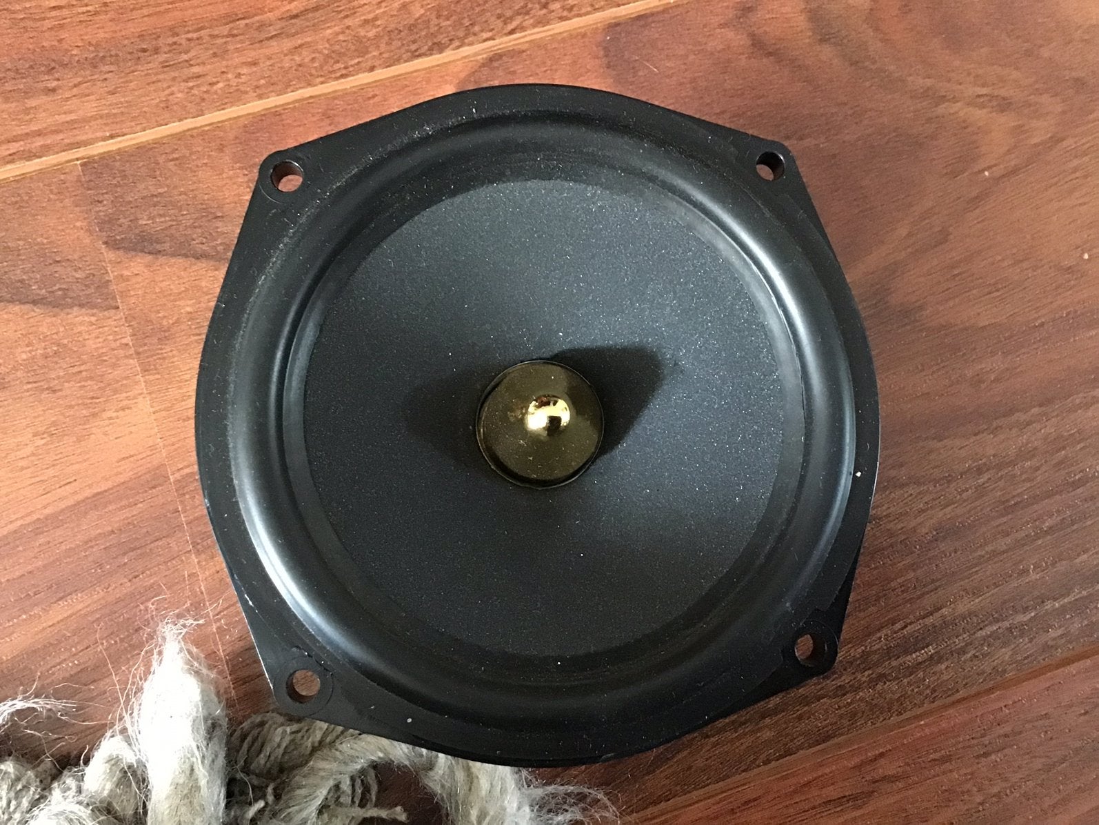 Mission woofer, Ophalen