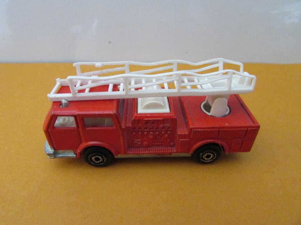 BRANDWEERWAGEN . MAJORETTE, Ophalen of Verzenden, Gebruikt, Overige typen, Majorette