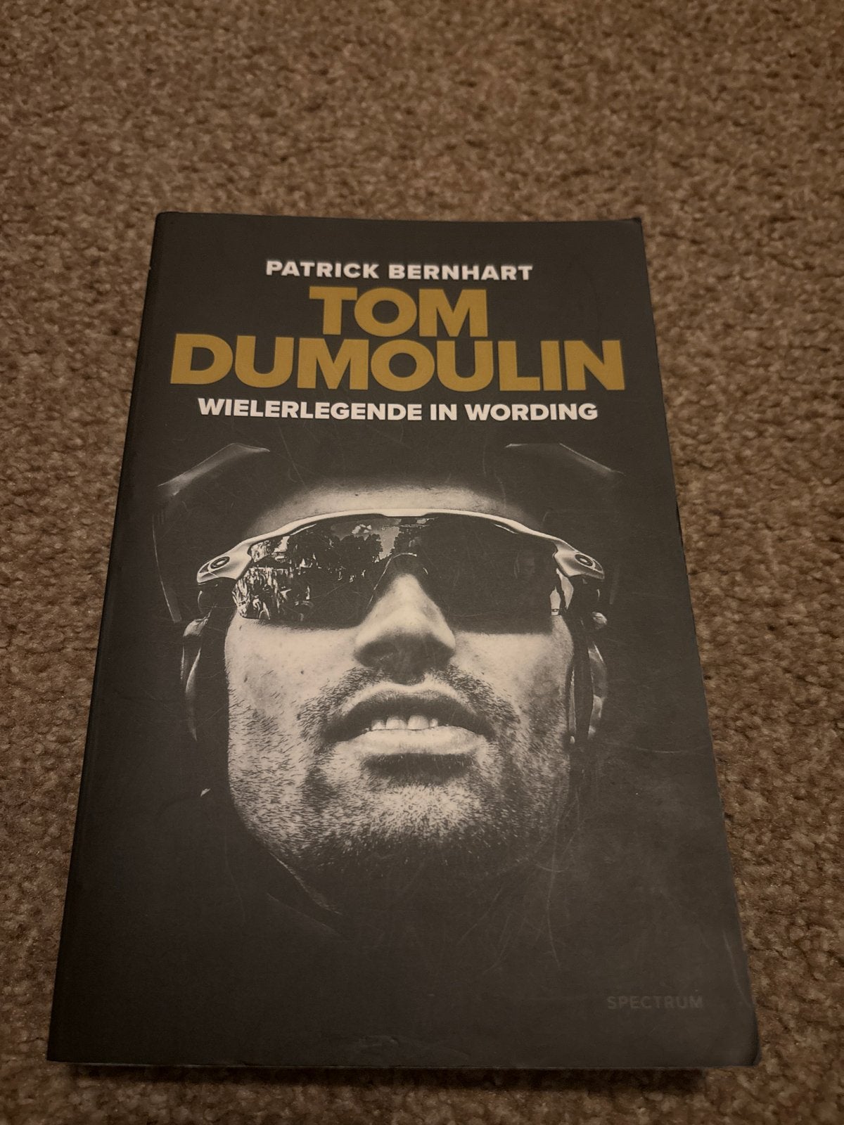 Boek: Tom Dumoulin - Wielerlegende in wording, Boeken, Ophalen of Verzenden, Zo goed als nieuw, Lopen en Fietsen
