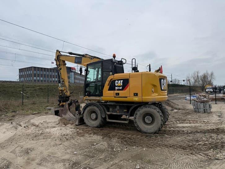 Agrarisch loonwerk & grondverzet en bestratingen., Ophalen