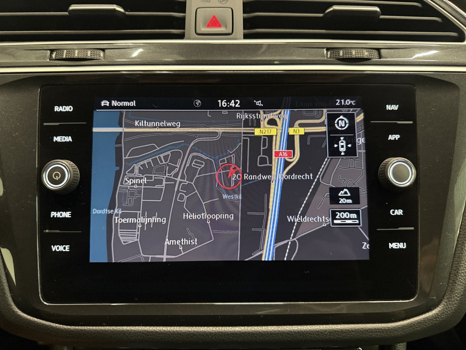 Foto 22 van Volkswagen Tiguan 2.0 TSI 4Motion 3x R-Line BLACK PANO/VOL-L