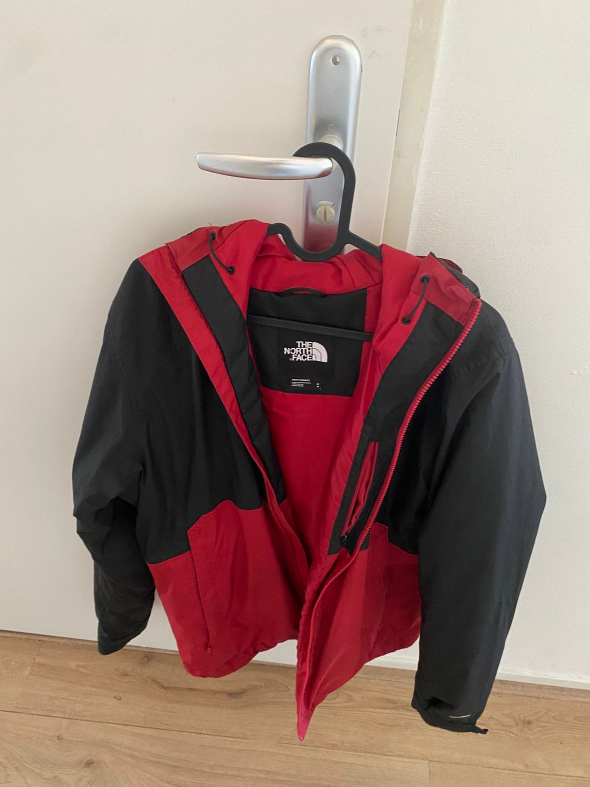 The north face jas maat m, Ophalen of Verzenden, Gedragen, Maat 48/50 (M), Rood