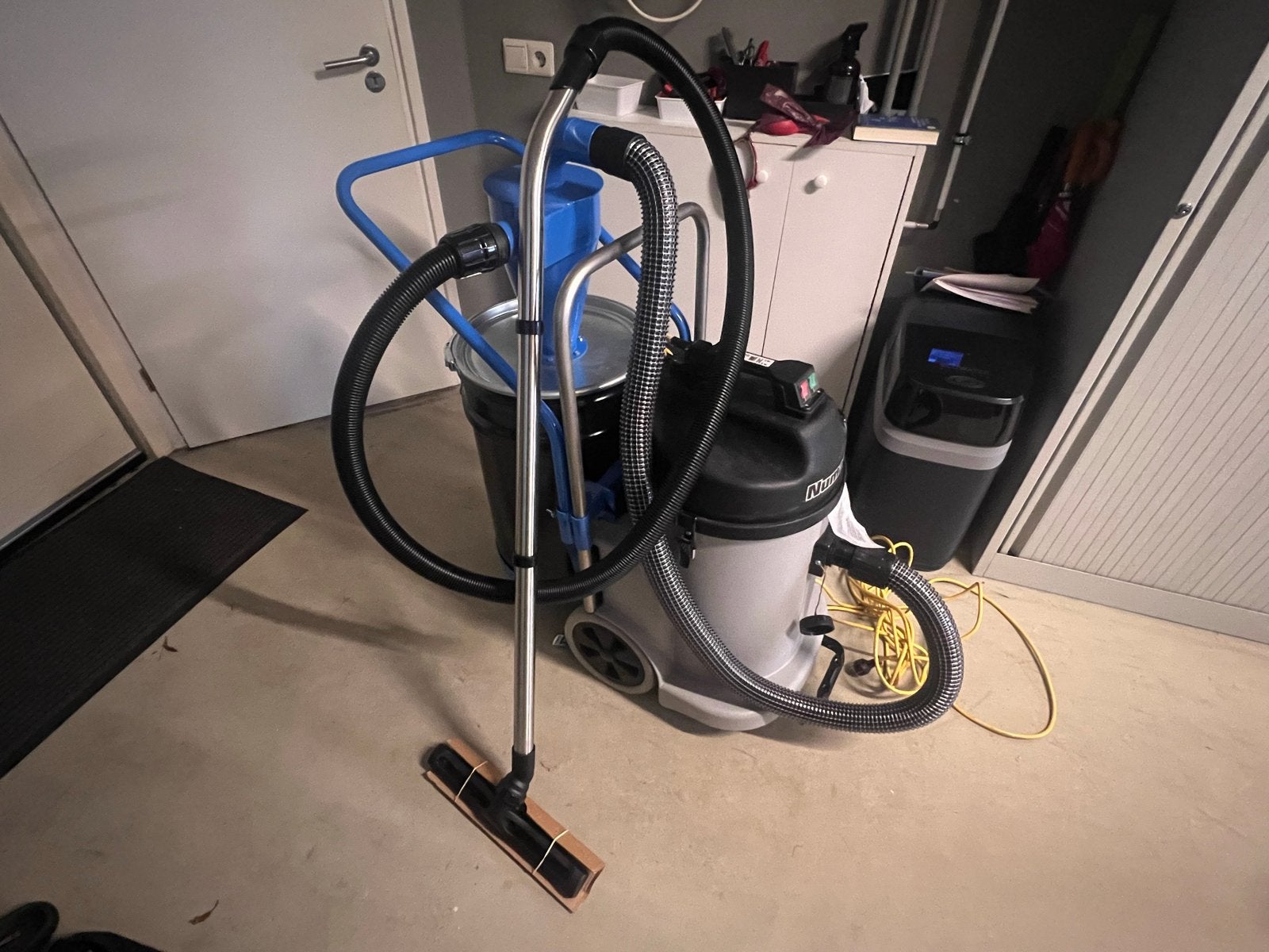 Numatic bouwstofzuiger met cycloon en voorafscheider, Witgoed en Apparatuur, Stofzuigers, Gebruikt, Industriële stofzuiger, Numatic