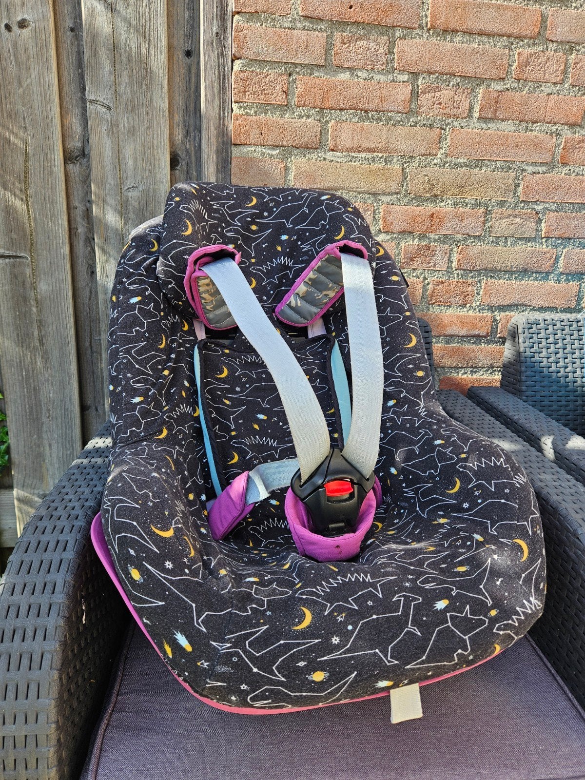 Maxi Cosi Pearl autostoel met Ukje dinosaurushoes, Ophalen, Verstelbare rugleuning, 9 t/m 18 kg, Zo goed als nieuw