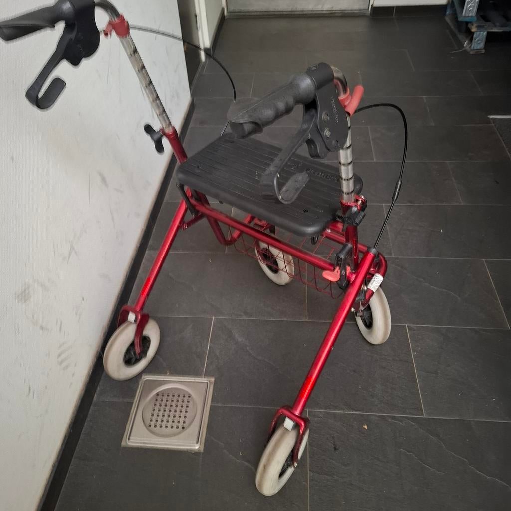 Mooie rode opvouwbare rollator in prima staat., Diversen, Ophalen, Opvouwbaar, Zo goed als nieuw