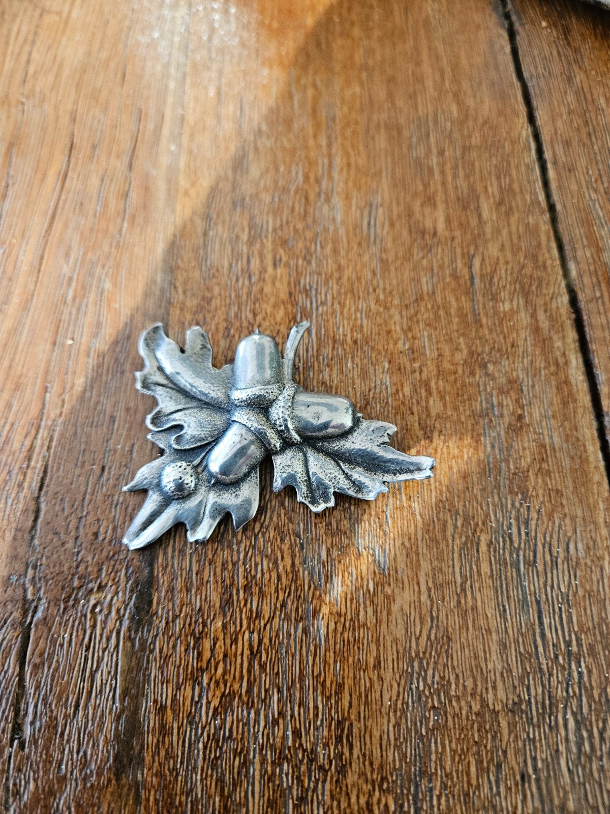 C. Teulings     Broche eikels met blaadjes zilver, Ophalen of Verzenden, Zilver