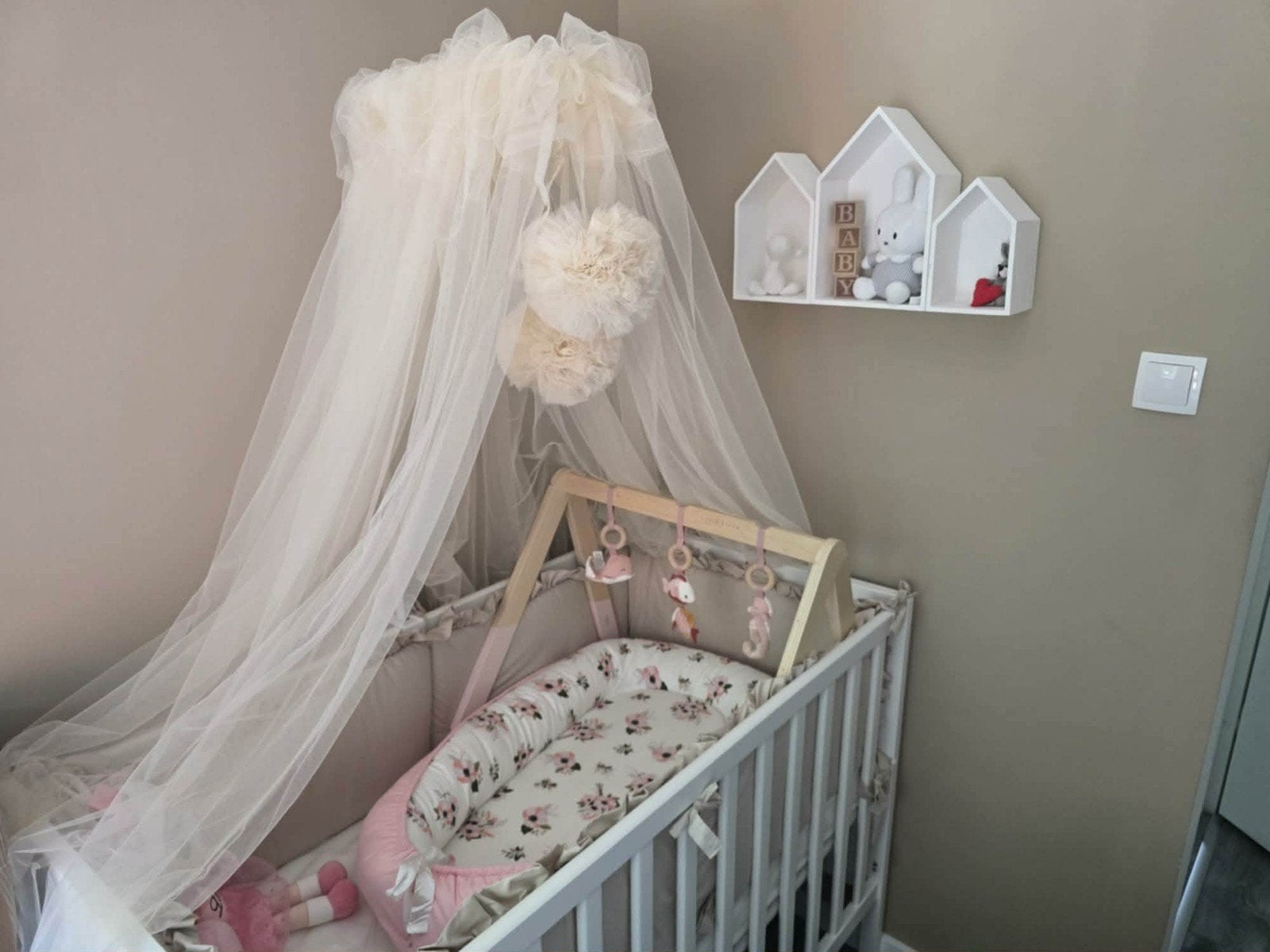 Mooie baby klamboe met pompons, Ophalen