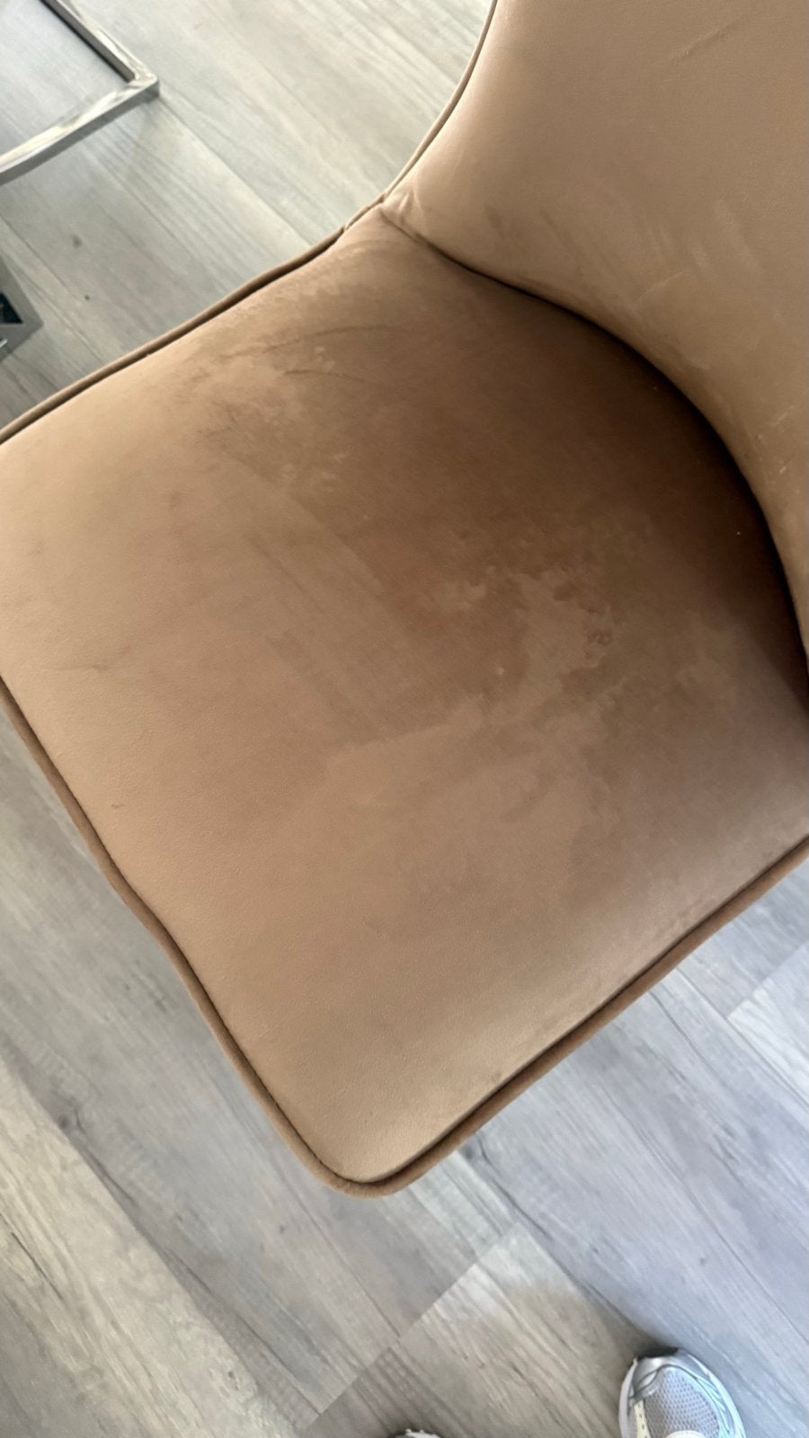 Stijlvolle beige fluwelen eetkamerstoel met metalen onderste, Ophalen, Gebruikt, Overige kleuren, Eén