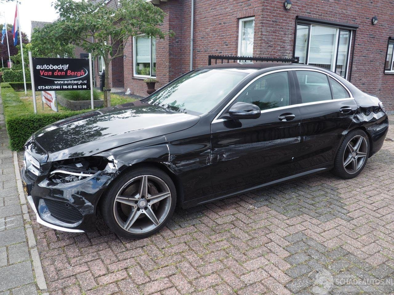 Mercedes-Benz C-Klasse 160 Amg Sport Edition (bj 2017), Auto diversen, Schadeauto's, Zwart, Mercedes-Benz, Handgeschakeld, Sedan
