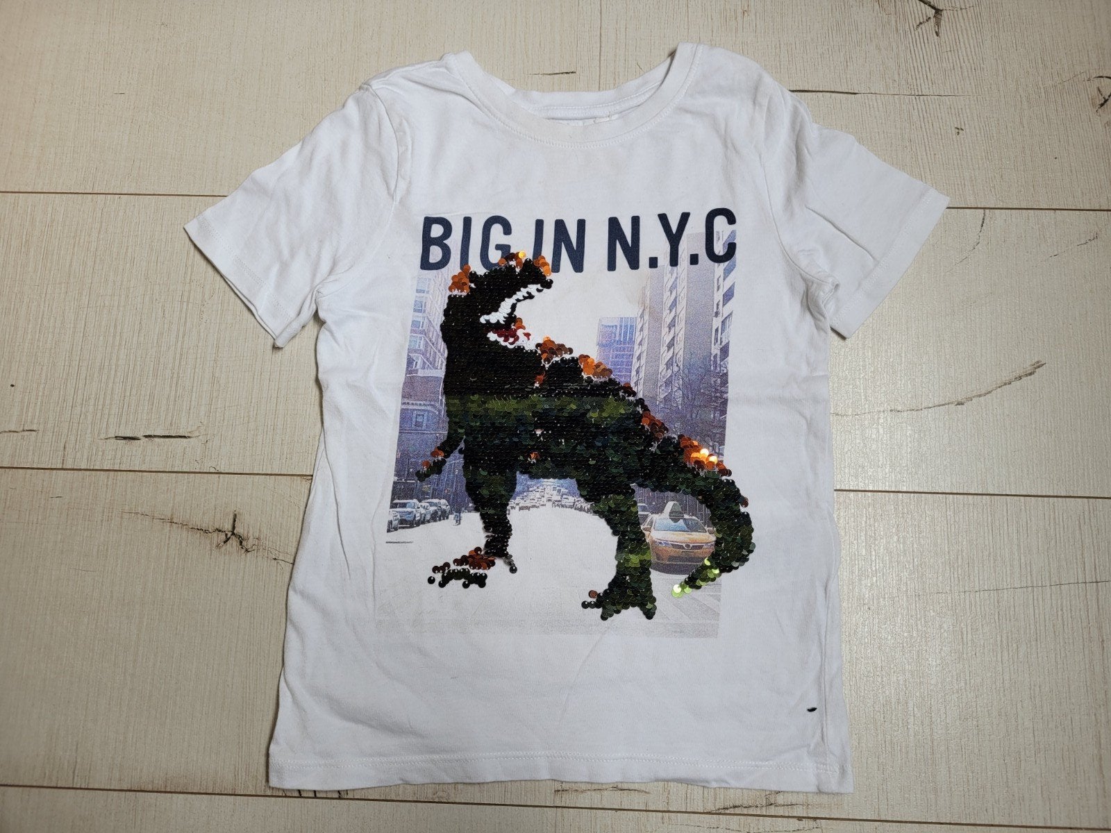 Gaaf dinosaurus t-shirt mt 122/128 (H&M/ als NIEUW), Ophalen, H&M, Jongen, Shirt of Longsleeve