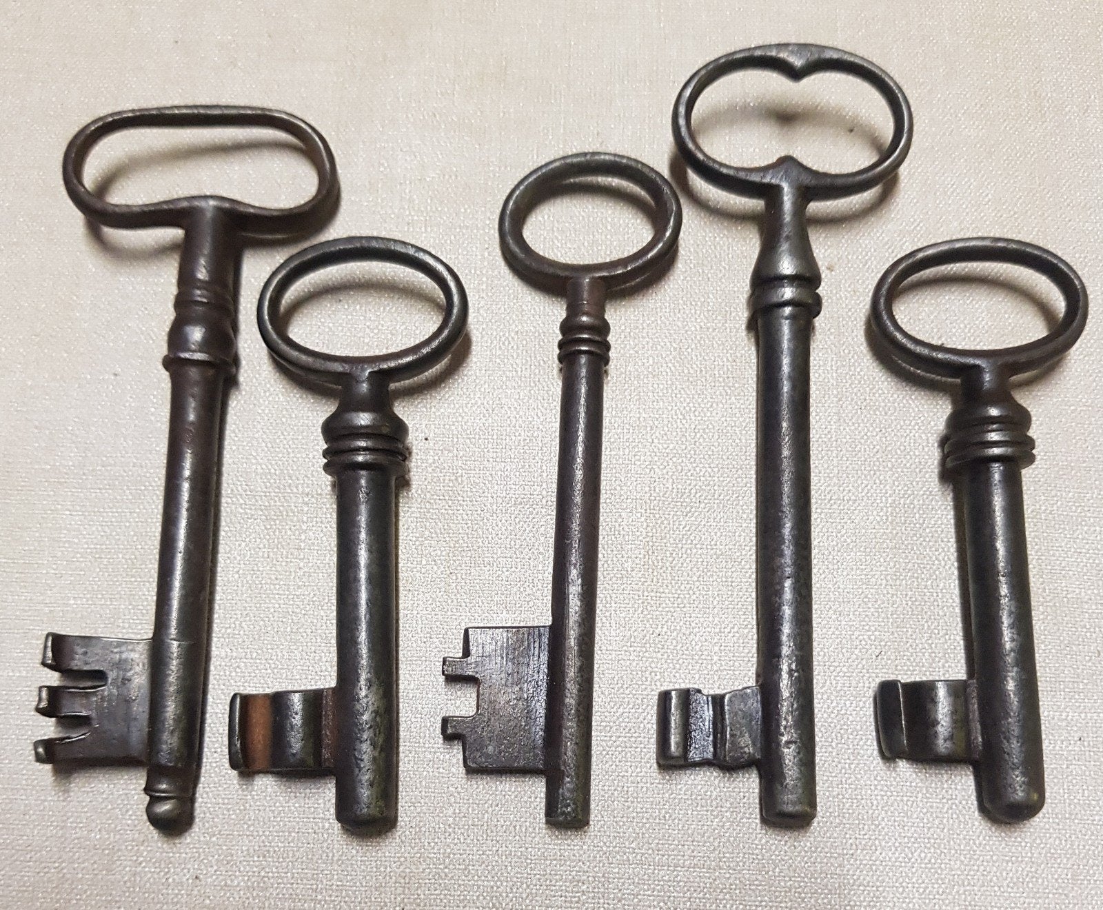 5 Antieke smeedijzeren sleutels., Antiek en Kunst, Ophalen of Verzenden