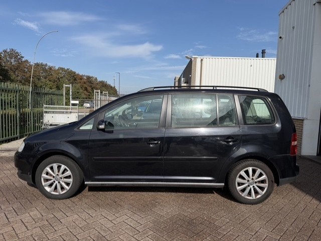 Volkswagen Touran 2.0-16V FSI AUTOMAAT APK T/M 9-9-2027, Dealer onderhouden, Stof, Gebruikt, Zwart