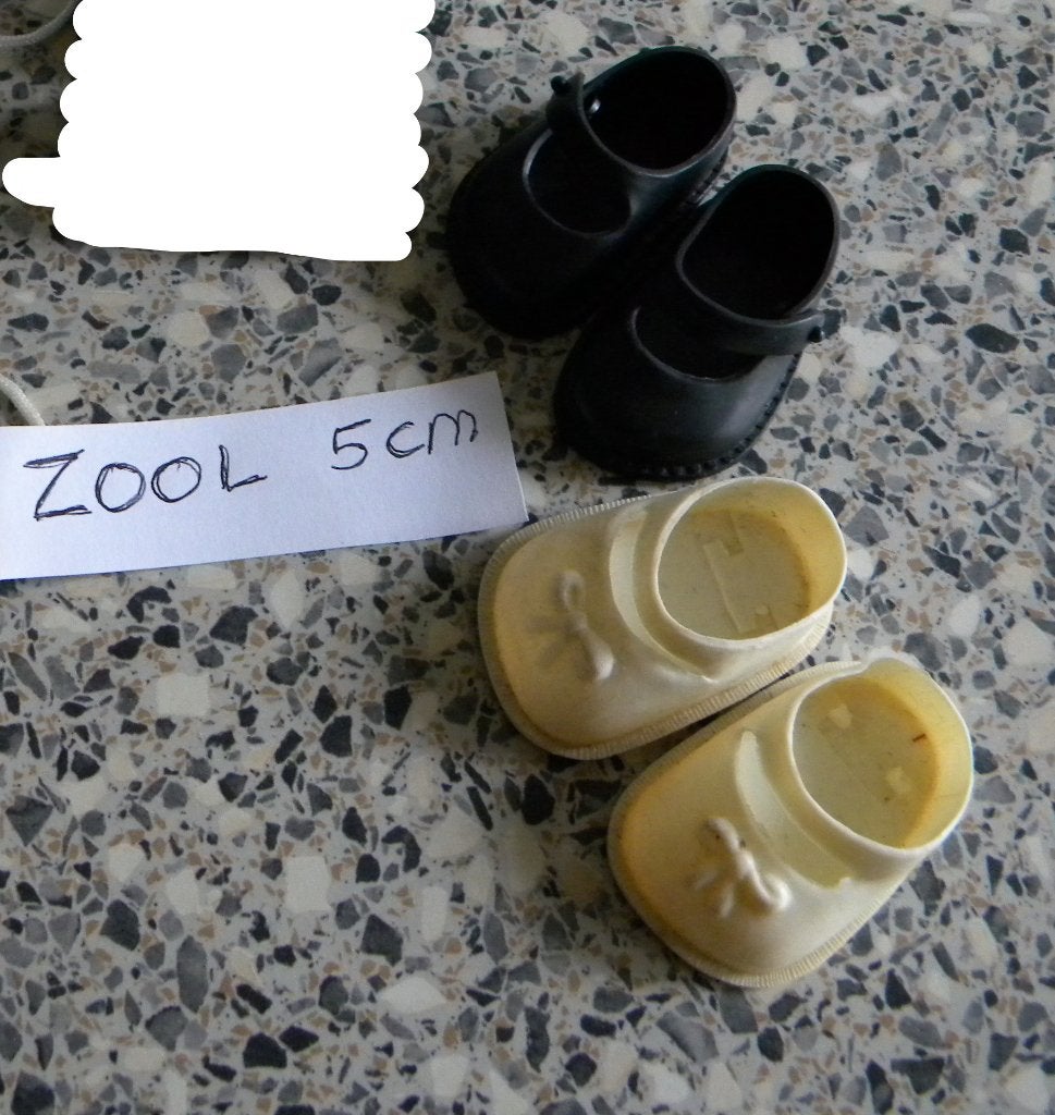LOT POPPENSCHOENTJES IN GOEDE STAAT, Verzamelen, Poppen, Ophalen of Verzenden, Gebruikt, Kleertjes