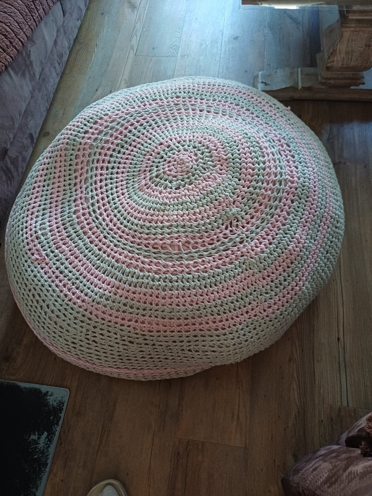 Handgemaakte gehaakte poef - Roze en grijs, Ophalen of Verzenden, Zo goed als nieuw, Stof, 50 tot 75 cm