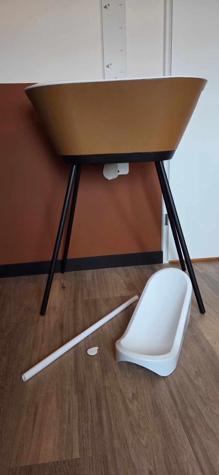 We Too babybadje met standaard, afvoerslang en zitje, Kinderen en Baby's, Badjes en Verzorging, Gebruikt, Badje, Standaard, Ophalen