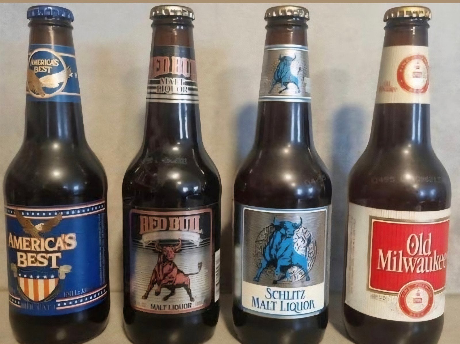USA: Old Milwaukee / Schlitz / Red Bull /America's Beast '95, Ophalen of Verzenden, Zo goed als nieuw, Flesje(s), Overige merken