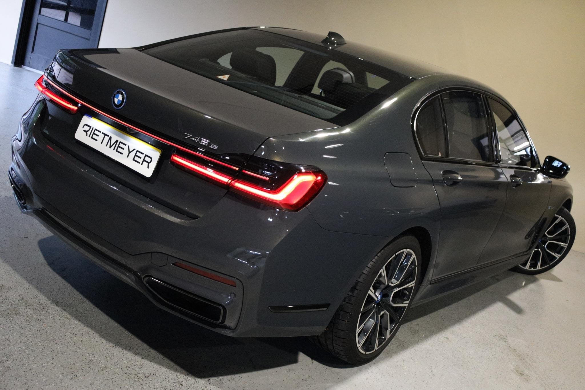 BMW 7-serie 745e High Executive |Schuifdak|Achterasbesturing, Auto's, 12 maanden, Achterwielaandrijving, Gebruikt, 394 pk