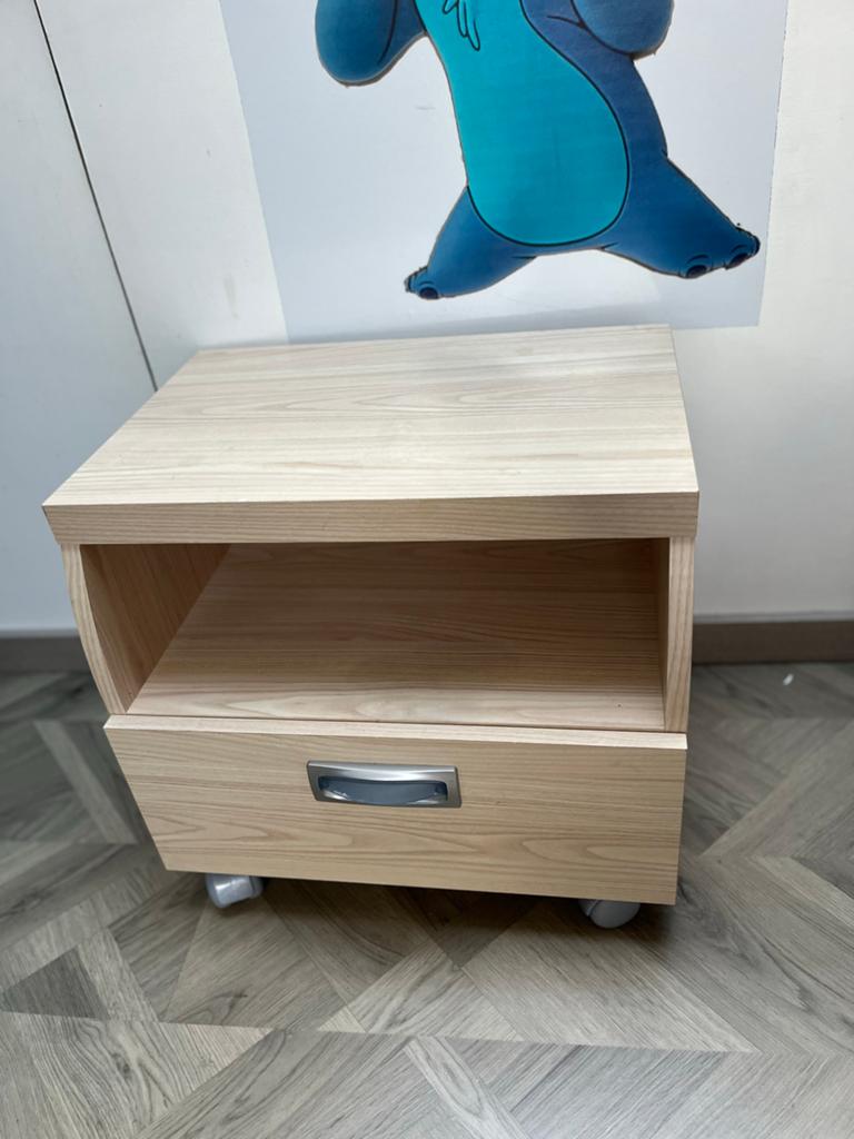 Nachtkastje met lade en wieltjes  gratis, Huis en Inrichting, Ophalen, Gebruikt, 50 tot 100 cm, Minder dan 100 cm