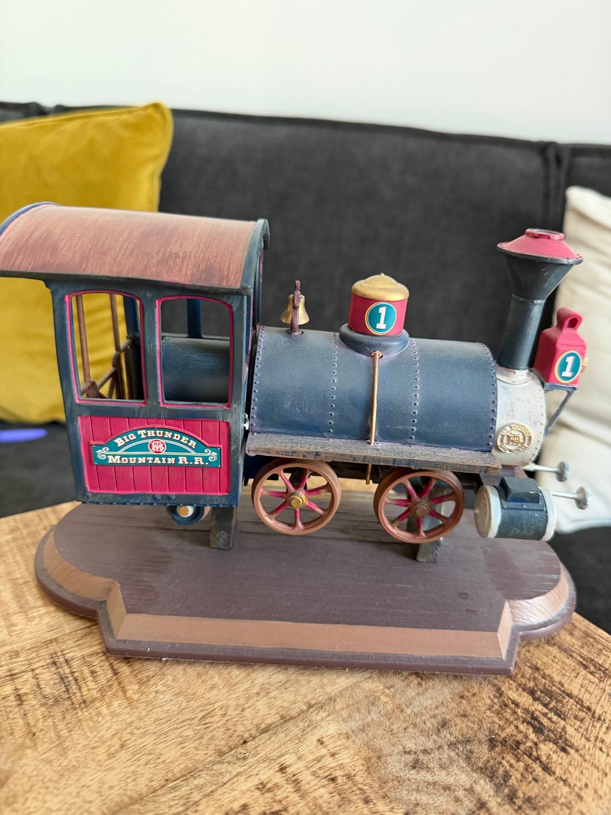 Disney Big Thunder Mountain R.R. locomotief beeldje, Ophalen, Zo goed als nieuw
