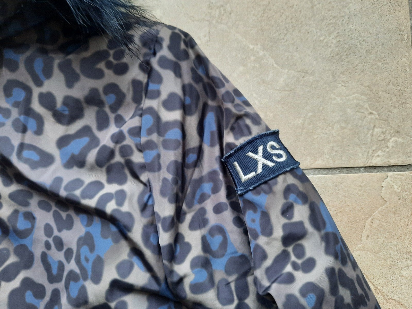 Looxs: warme winter jas camouflage maat 128, Ophalen, Meisje, Looxs Revolution, Zo goed als nieuw