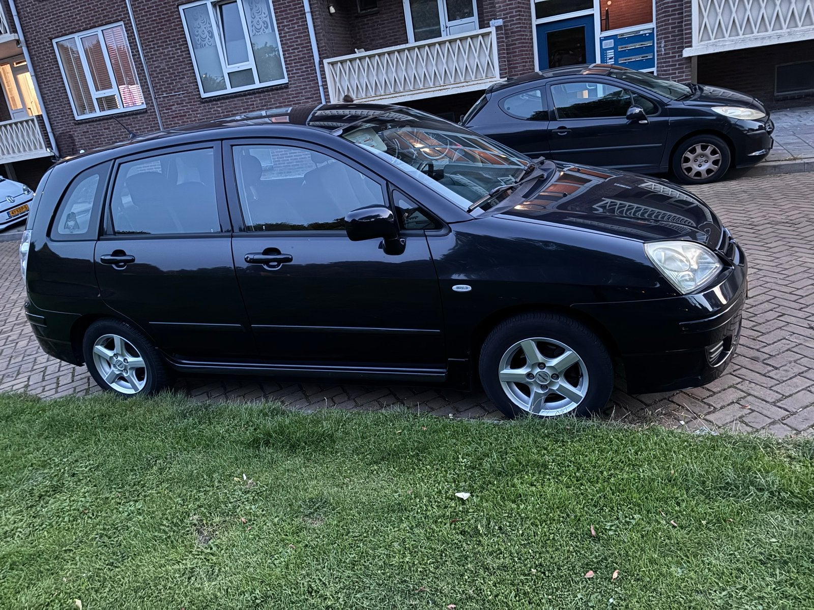 Suzuki Liana 1.6 2005 Zwart, Auto's, Voorwielaandrijving, 1145 kg, 4 cilinders, 400 kg