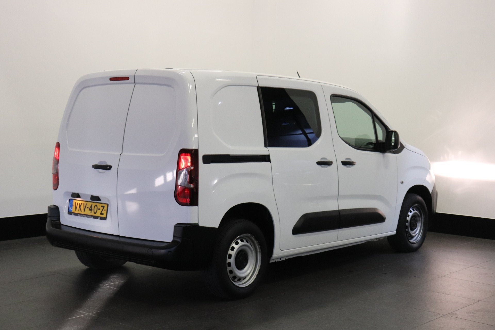 Peugeot Partner 1.2 110PK Benzine - Airco - Navi - Cruise -, Voorwielaandrijving, Stof, Gebruikt, 1199 cc