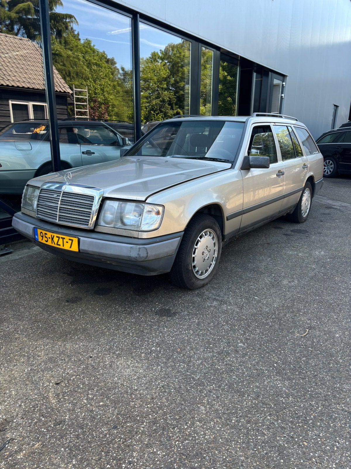 Mercedes-Benz 200-Serie 2.3 230 TE 1986 Grijs, 4 cilinders, 2299 cc, Handgeschakeld, Te koop