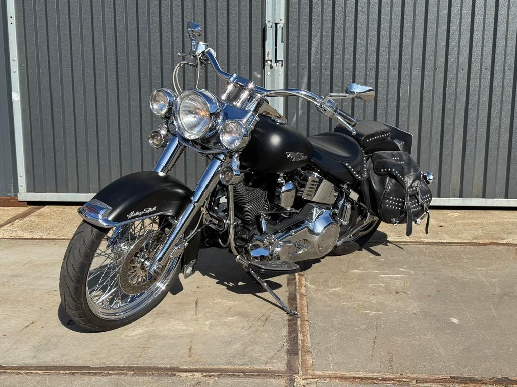 Harley Davidson FLSTC Heritage Softail classic 1340 Matzwart, 2 cilinders, 1340 cc, Chopper, Particulier