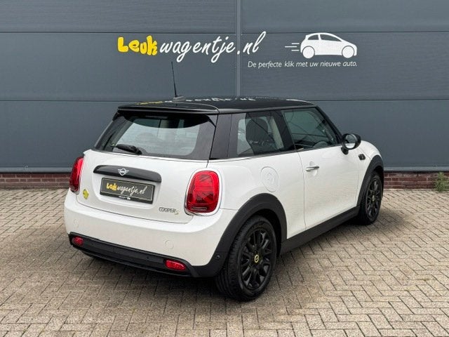 MINI Electric Classic 33 kWh *carplay *SOH 96,6% *17.100 km, Gebruikt, 33 kWh, 4 stoelen, Leder en Stof