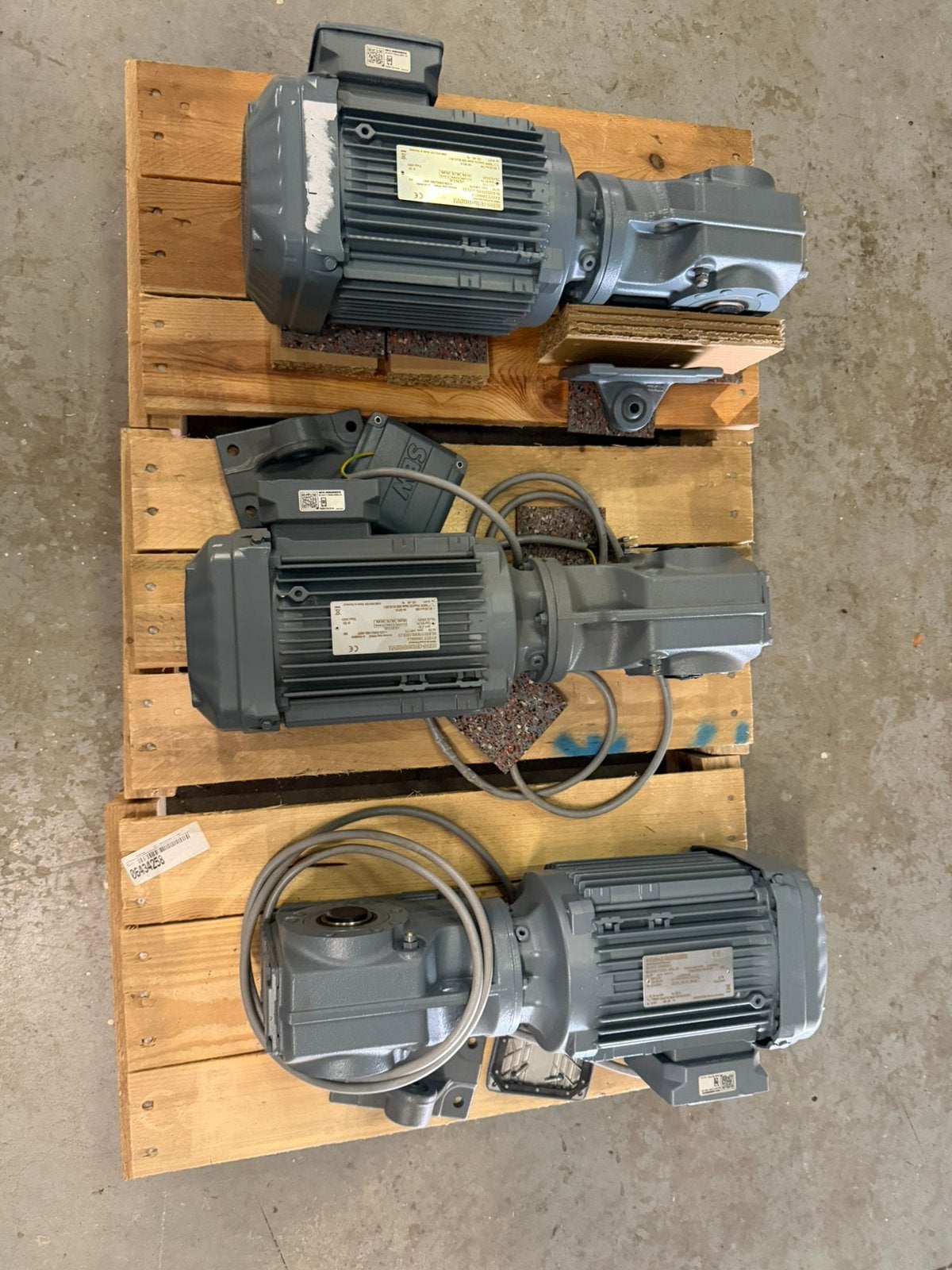 3x SEW Eurodrive 1,5kW Reductiemotor Tandwielmotor 400V, Ophalen of Verzenden