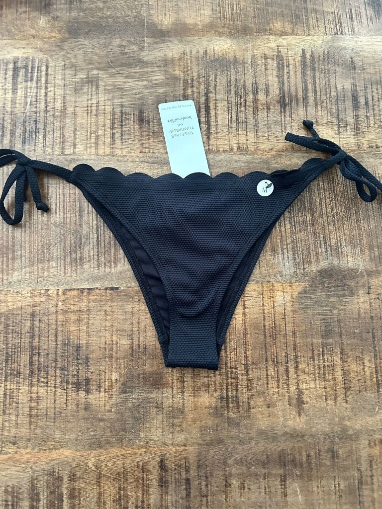 Hunkemöller Scallop Bikinibroekje M - SALE OP=OP, Zwart, Nieuw, Ophalen of Verzenden, Bikini