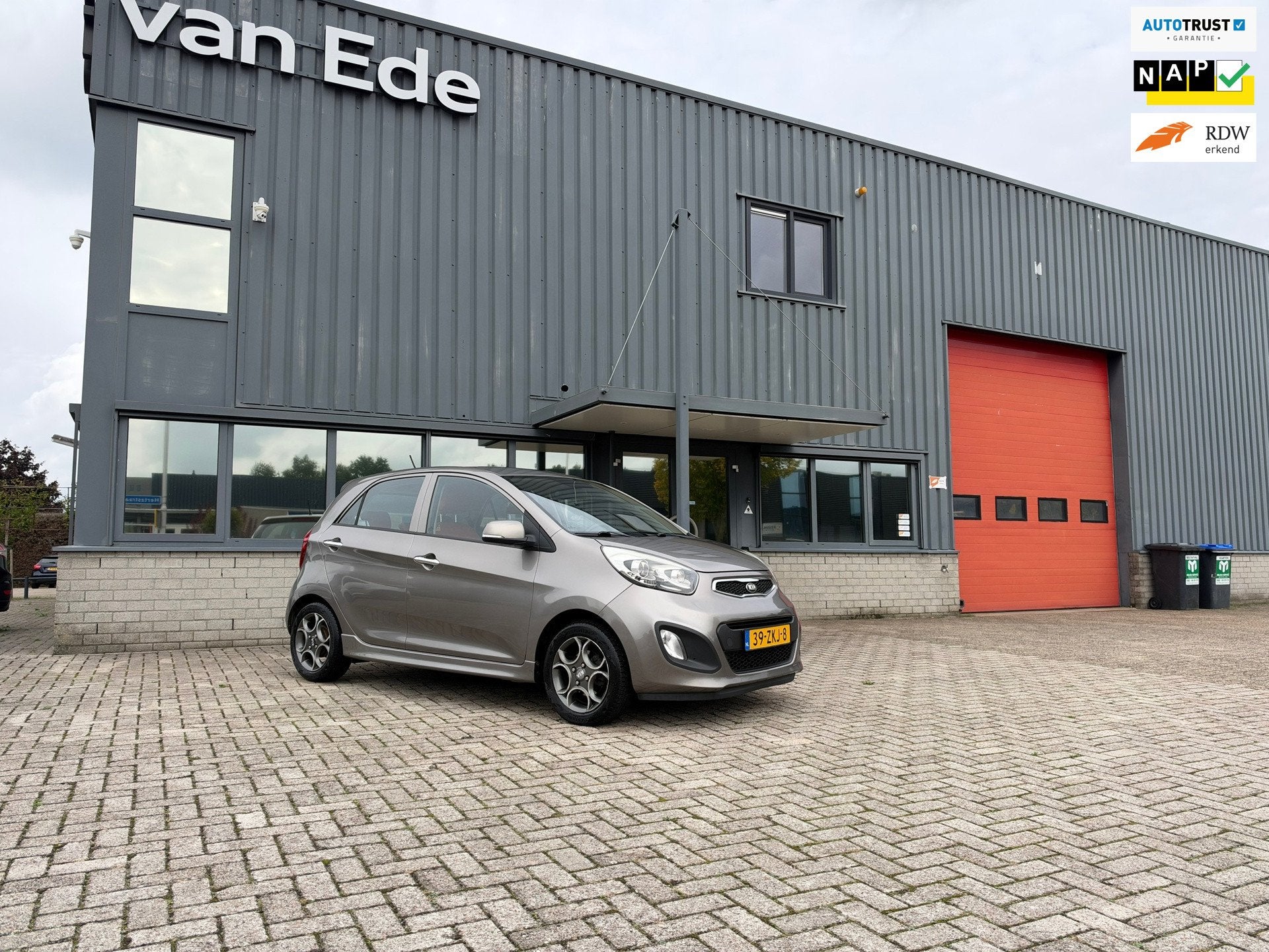 Kia Picanto 1.0 CVVT Design Edition 5drs Airco Pdc Nwe Apk!, Voorwielaandrijving, Gebruikt, 400 kg, Handgeschakeld
