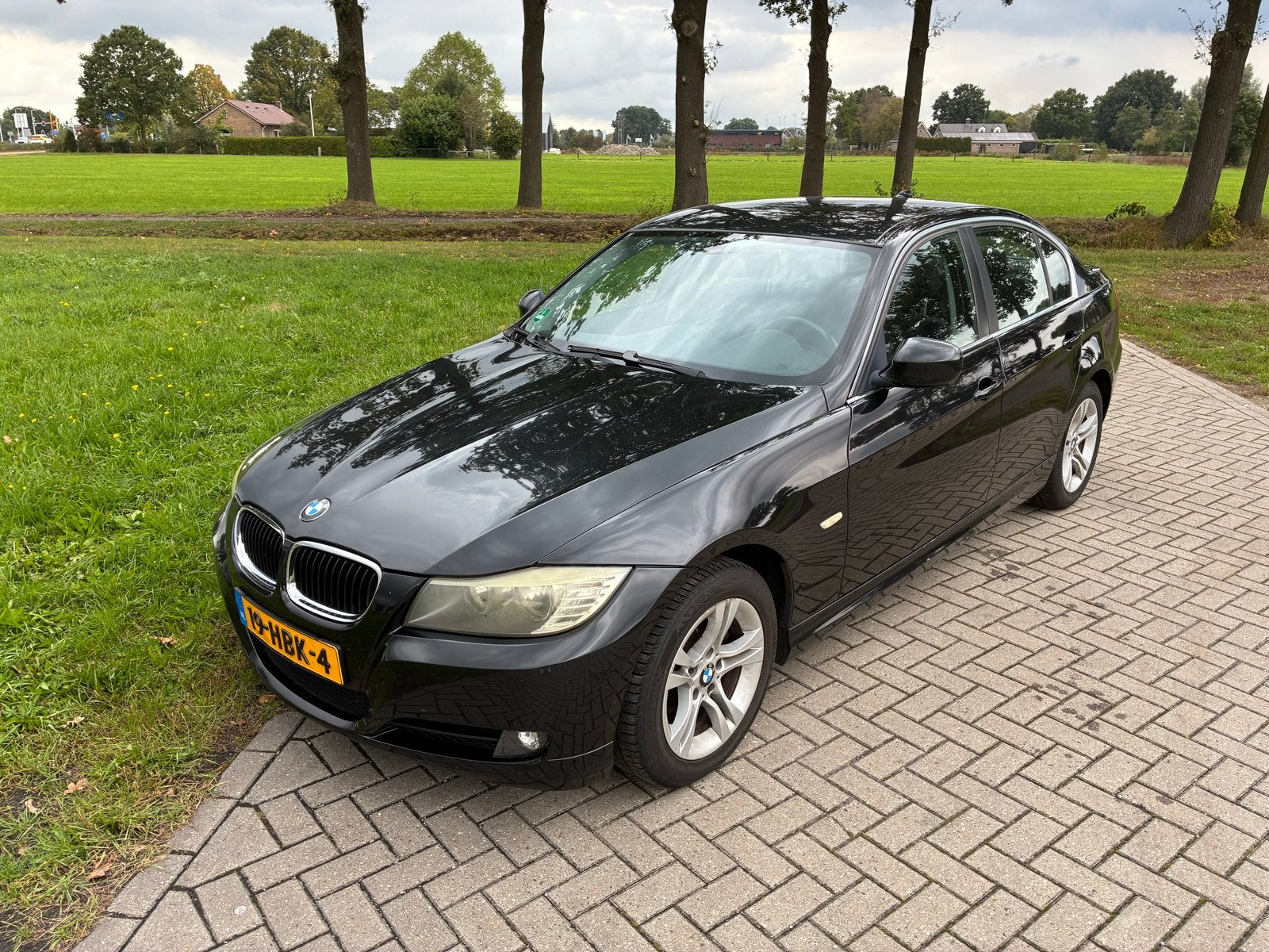 BMW 3-Serie E90 3.0 325I 160KW 2008 Zwart - Nieuwe APK, Auto's, 745 kg, Zwart, Verwarmde buitenspiegels, 75 €/maand