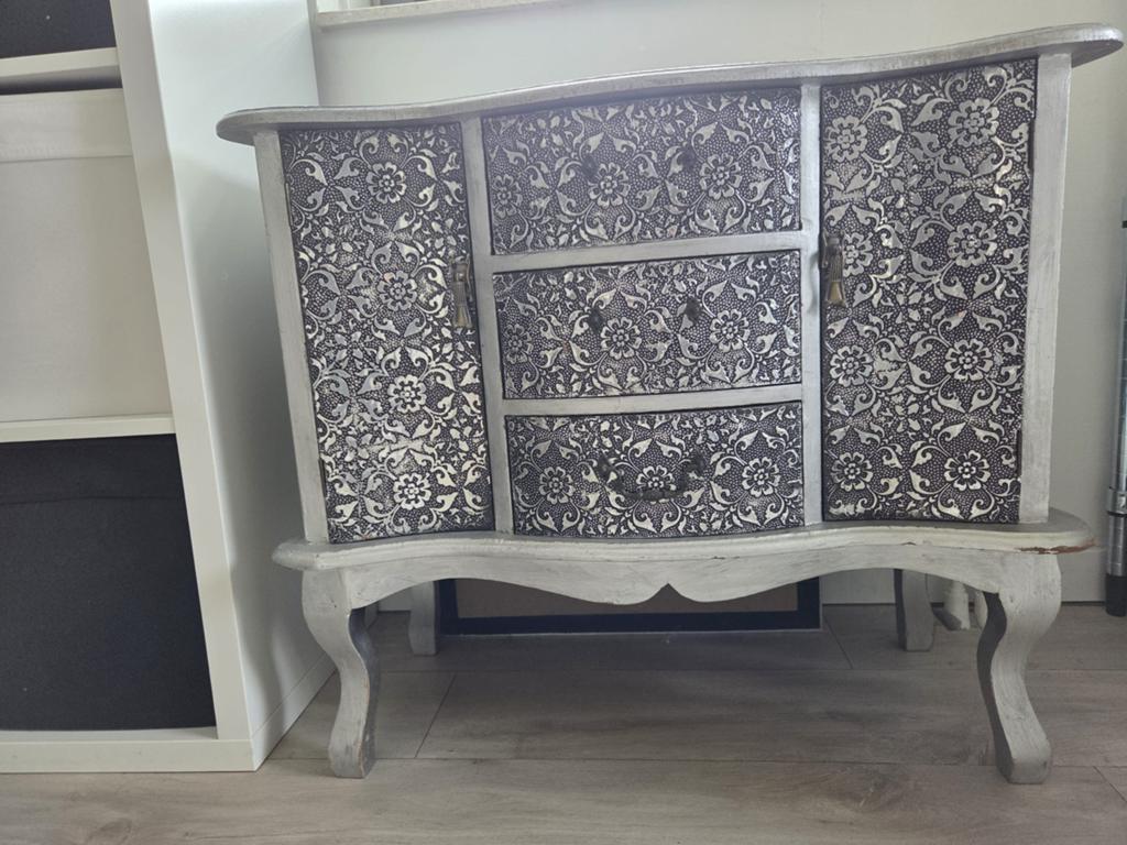 Barok dressoir met stoel - Zilverkleurig met patroon, Antiek en Kunst, Antiek | Meubels | Kasten, Ophalen