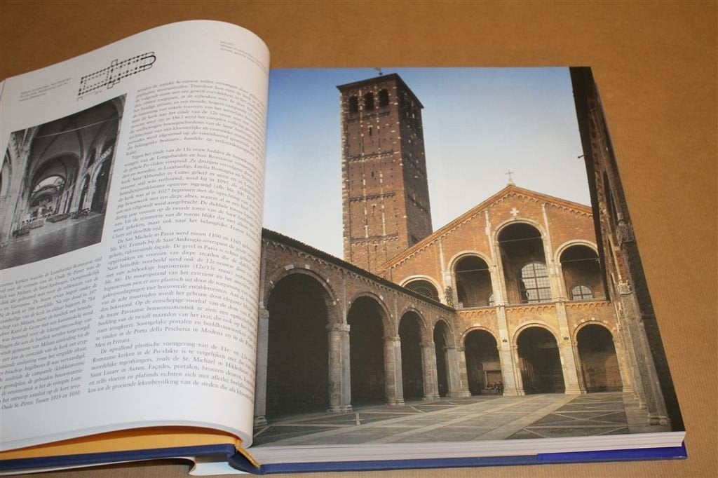 Romaanse kunst. Dik boek vol architectuur en schilderkunst., Ophalen of Verzenden, Zo goed als nieuw