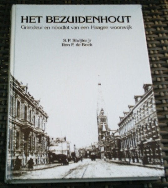 Het Bezuidenhout. Sluiter. de Bock. ISBN 9064711674., Boeken, Ophalen of Verzenden, Zo goed als nieuw