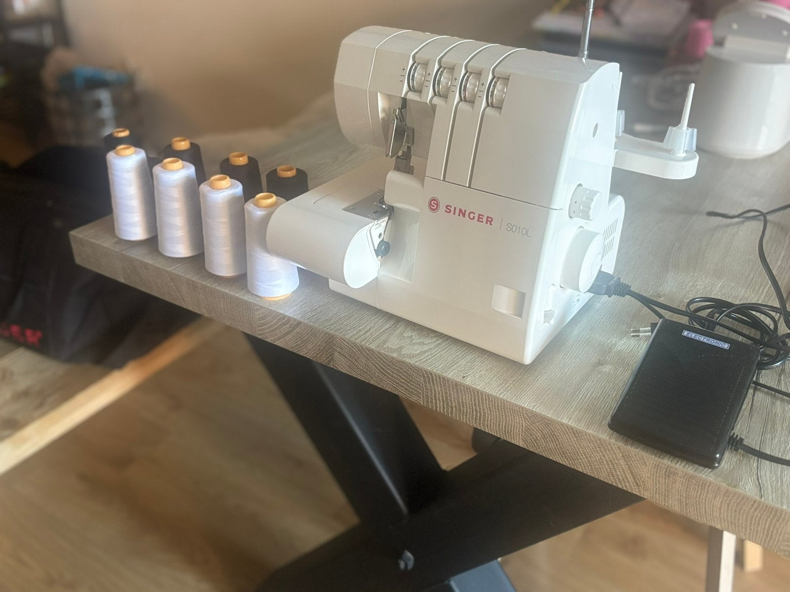 Singer S010L Lockmachine / Overlockmachine – ongebruikt, Ophalen, Zo goed als nieuw, Machine, Overige merken