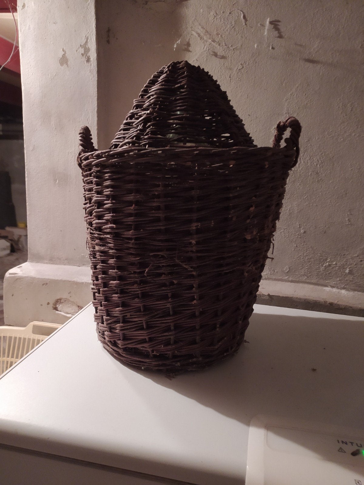 Fles in mand met deksel, Ophalen