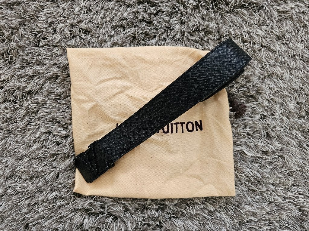 Zwarte riem met gesp maat 110cm, Kleding | Heren, Riemen en Ceinturen, Verzenden, Zwart, 105 tot 115 cm, Riem of Ceintuur