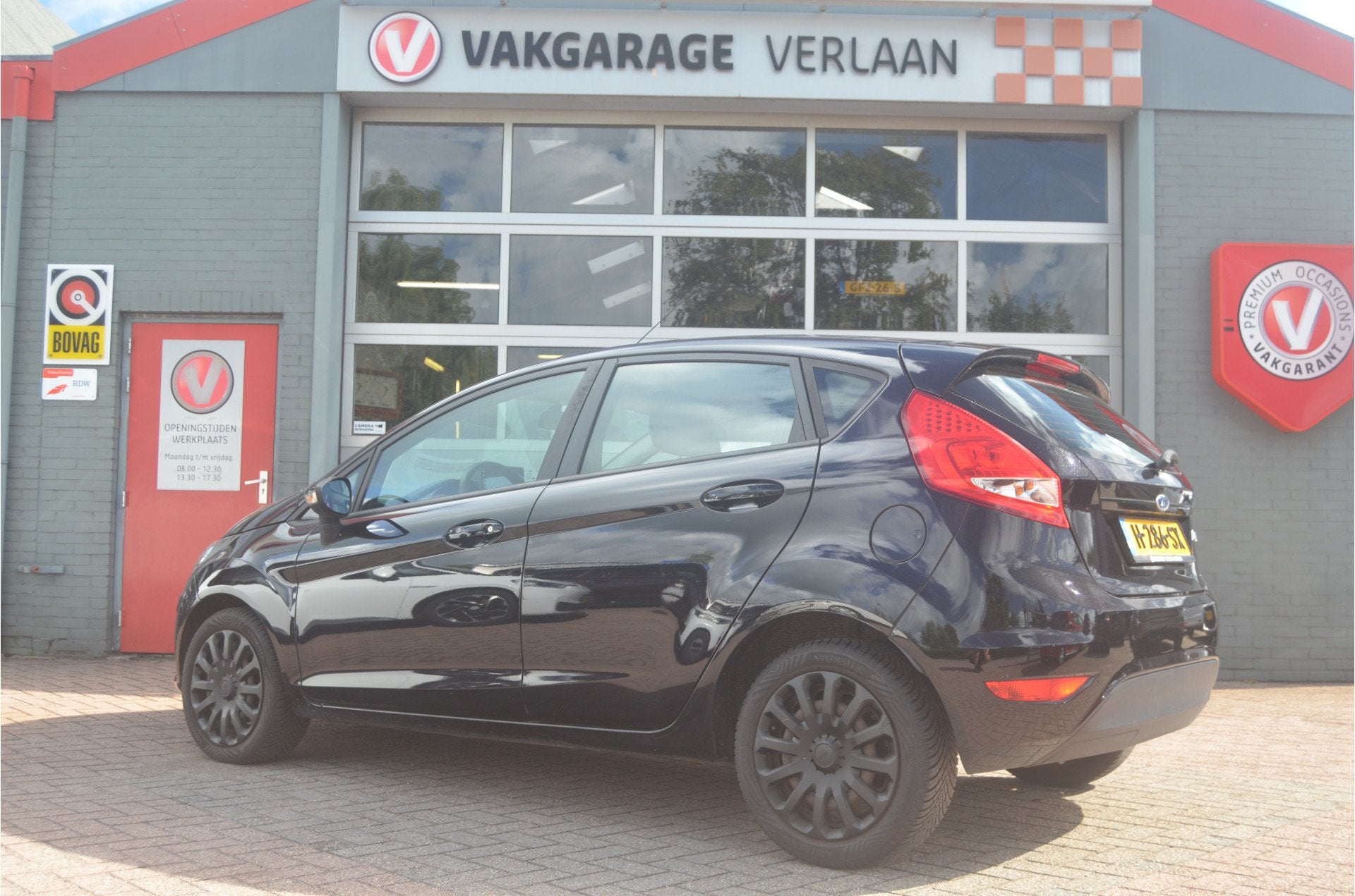 Ford Fiesta 1.25 luxe...12 mnd. gar.... (bj 2010), Voorwielaandrijving, 1242 cc, Zwart, Bedrijf