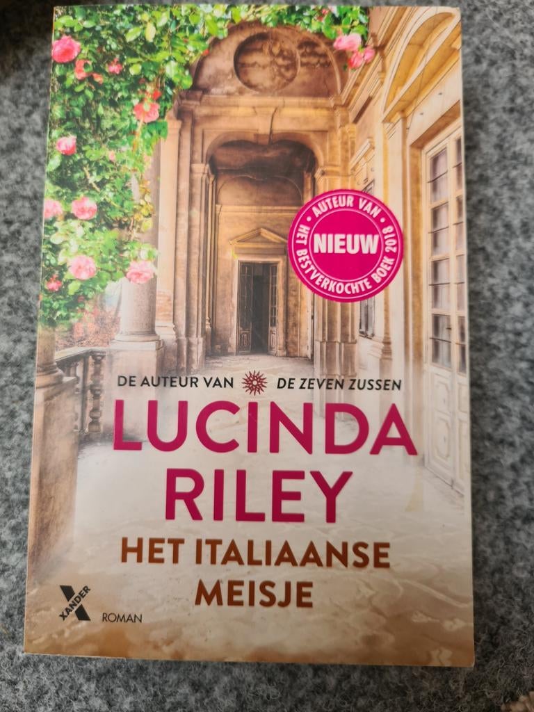Het Italiaanse Meisje - Lucinda Riley (Roman), Ophalen of Verzenden, Zo goed als nieuw, Lucinda Riley, Europa overig