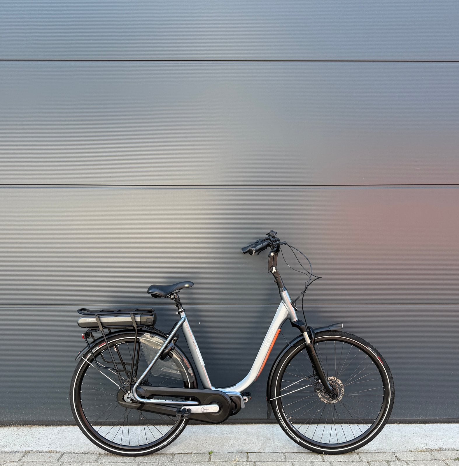 Stella Livorno middenmoter elektrische fiets 500WH, Versnellingen, 56 cm of meer, Zo goed als nieuw, Ophalen