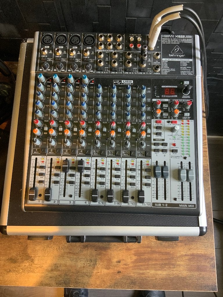 Behringer 12 kanaals mengtafel met effect incl koffer, Ophalen, Zo goed als nieuw, 10 tot 20 kanalen