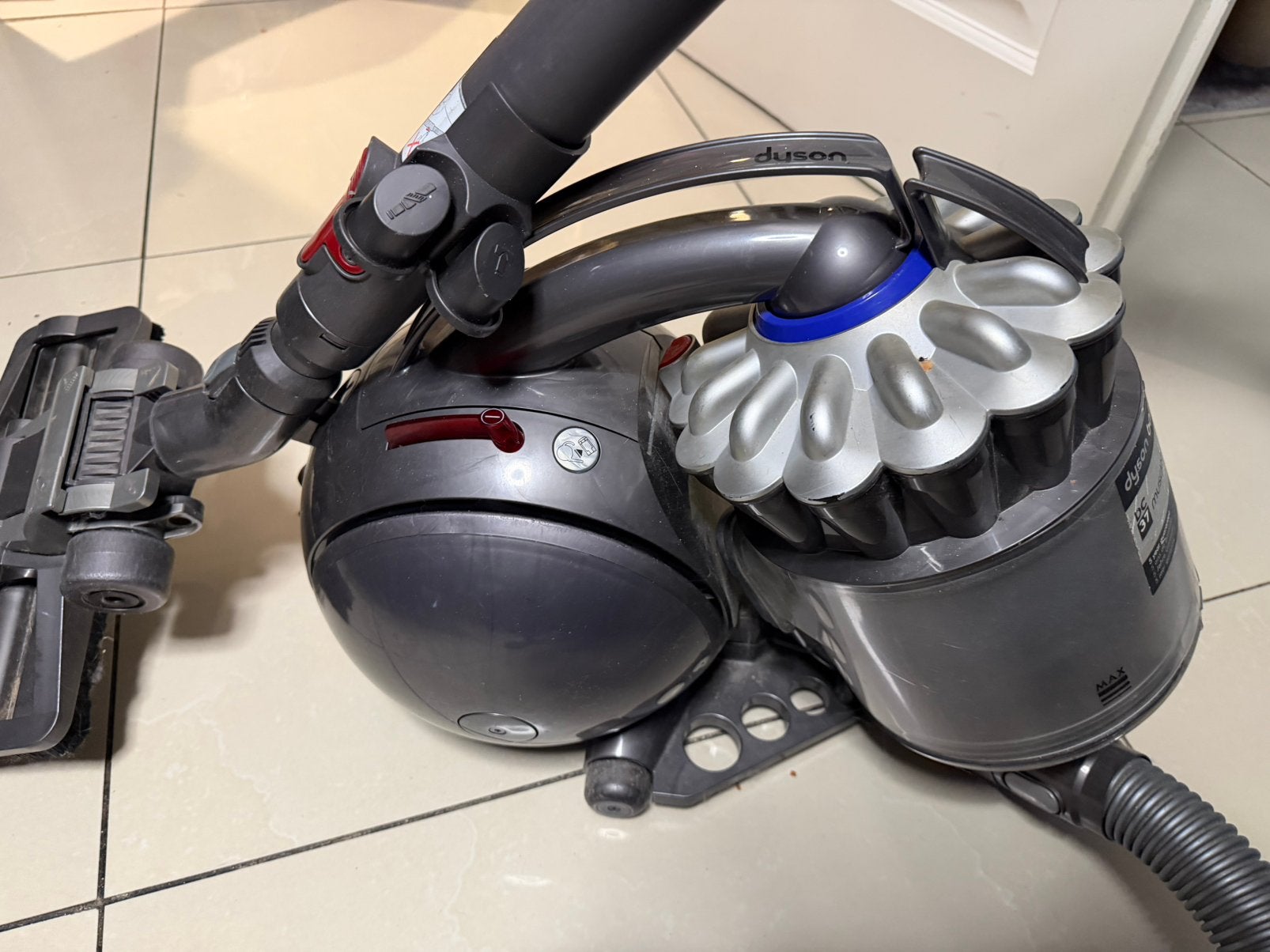 Dyson DC37 Ball stofzuiger, Gebruikt, Geschikt voor harde vloeren, Ophalen of Verzenden, 1600 tot 2000 watt