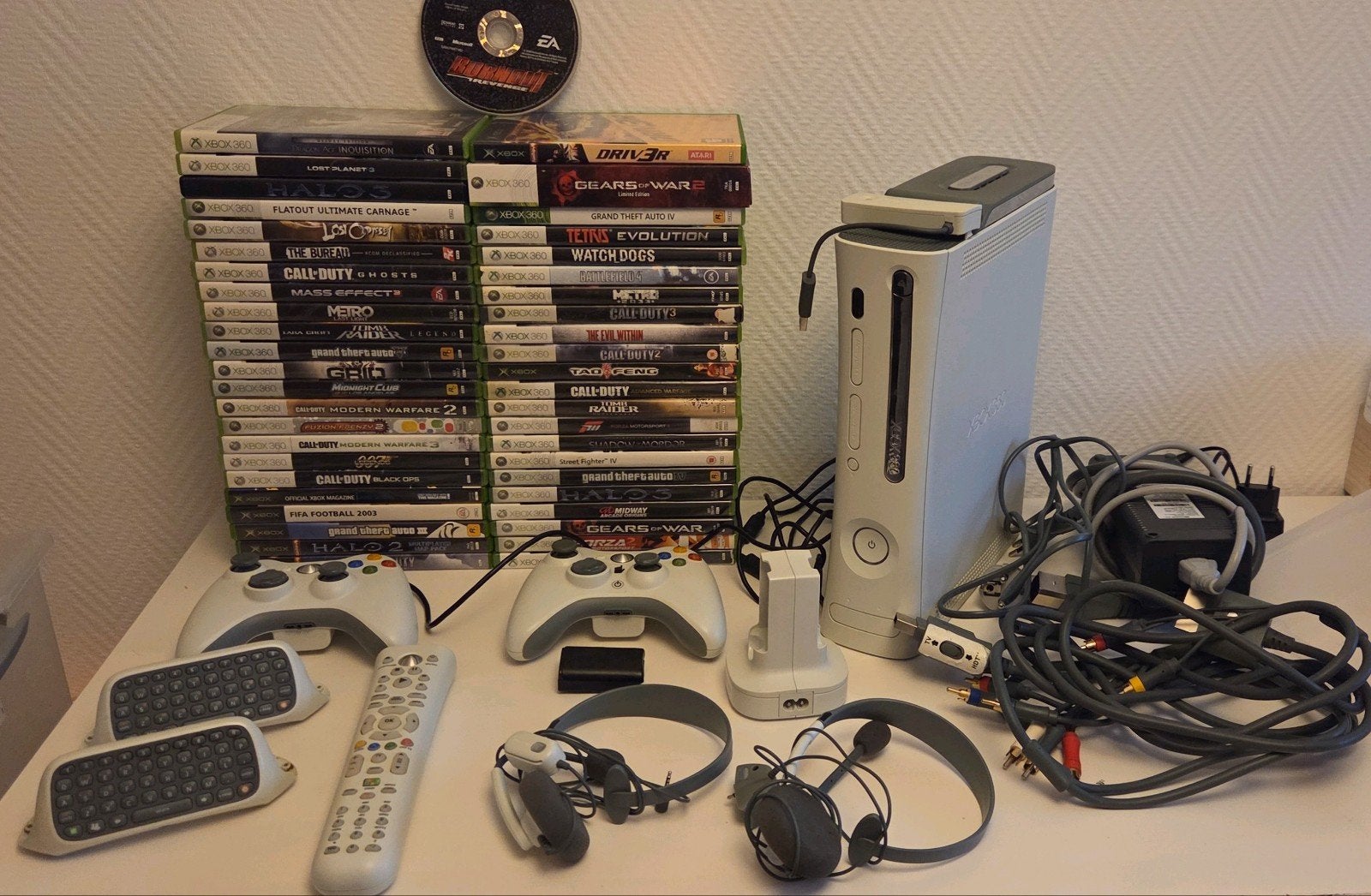 Xbox 360 + spellen + extra, Gebruikt, Verzenden, Met 2 controllers, Met games