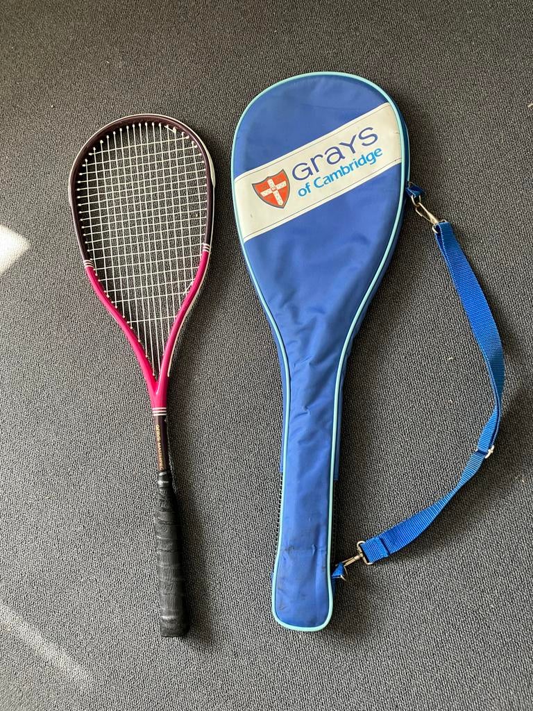 Grays Squashracket met hoes - Ideaal voor beginners, Sport en Fitness, Ophalen of Verzenden, Gebruikt, Racket, Met hoes