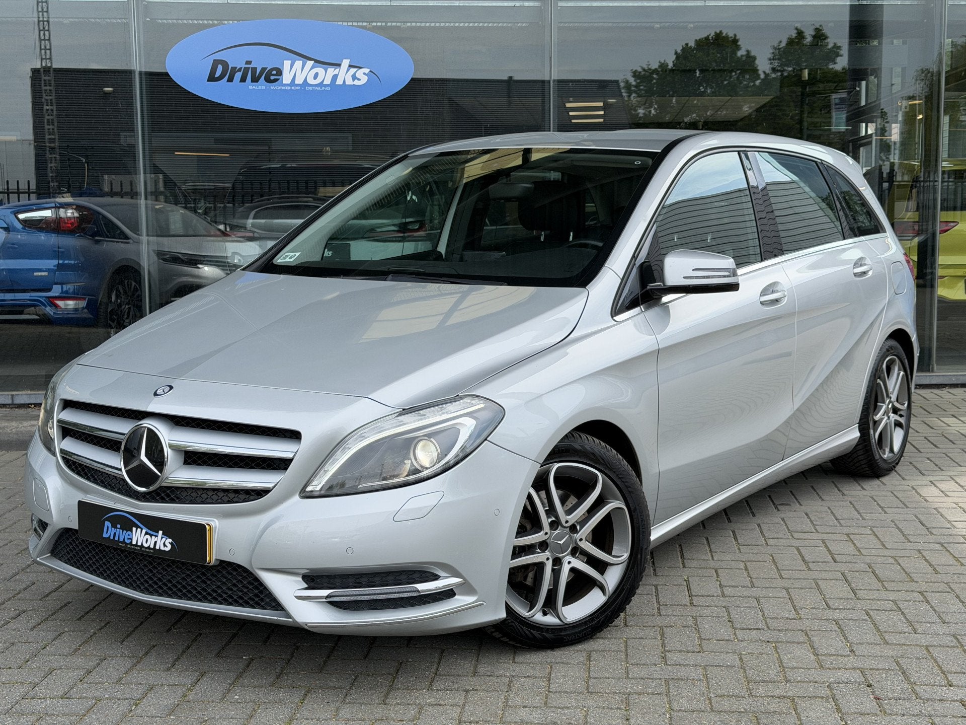 Mercedes-Benz B-Klasse 180 Ambition | Sport | Leer | Xenon |, Auto's, 1325 kg, Gebruikt, 4 cilinders, Met garantie (alle)