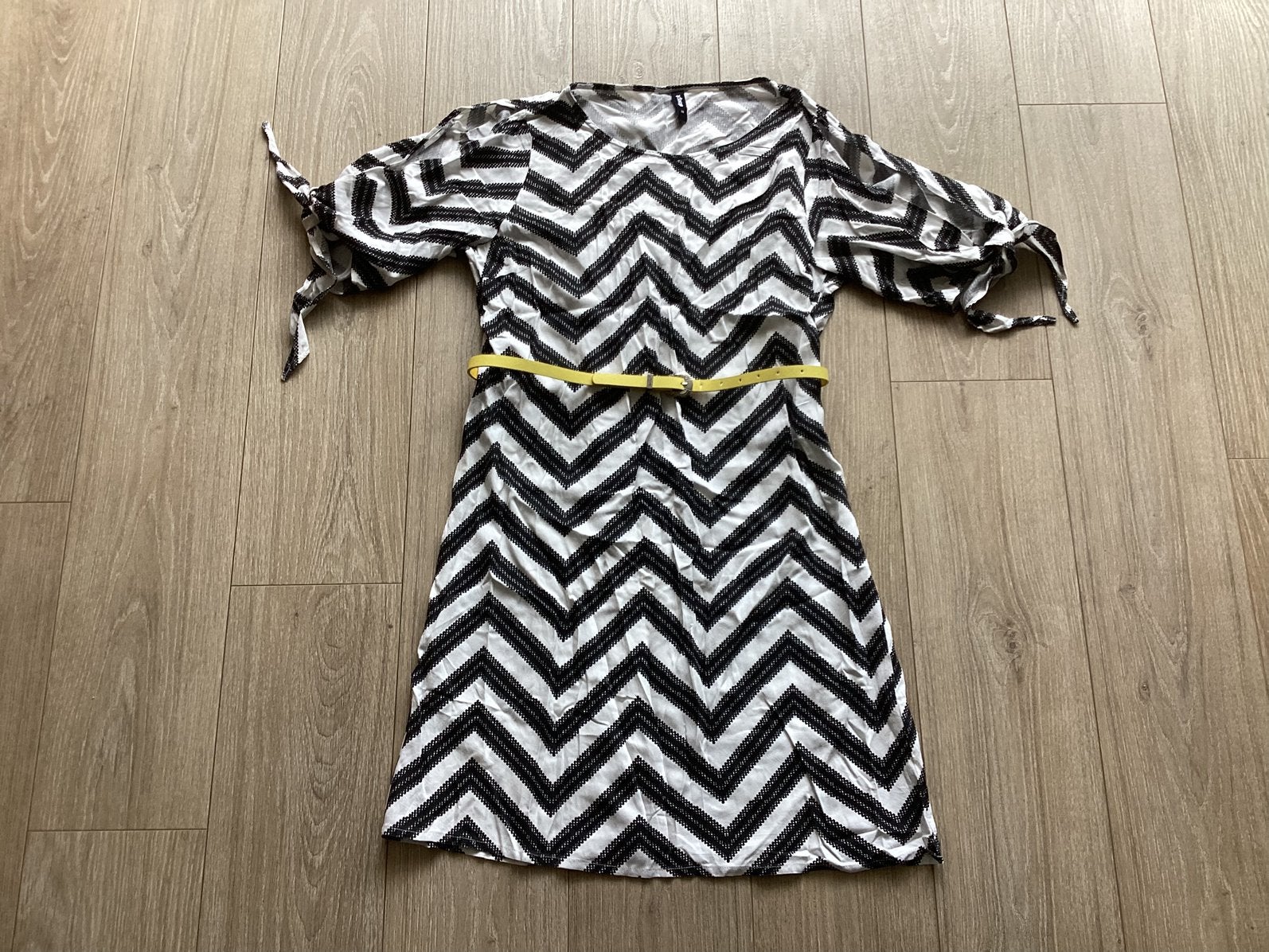 Eksept zwart witte zomerjurk Shoeby M met geel riempje, Kleding | Dames, Maat 38/40 (M), Zwart, Ophalen of Verzenden, Zo goed als nieuw