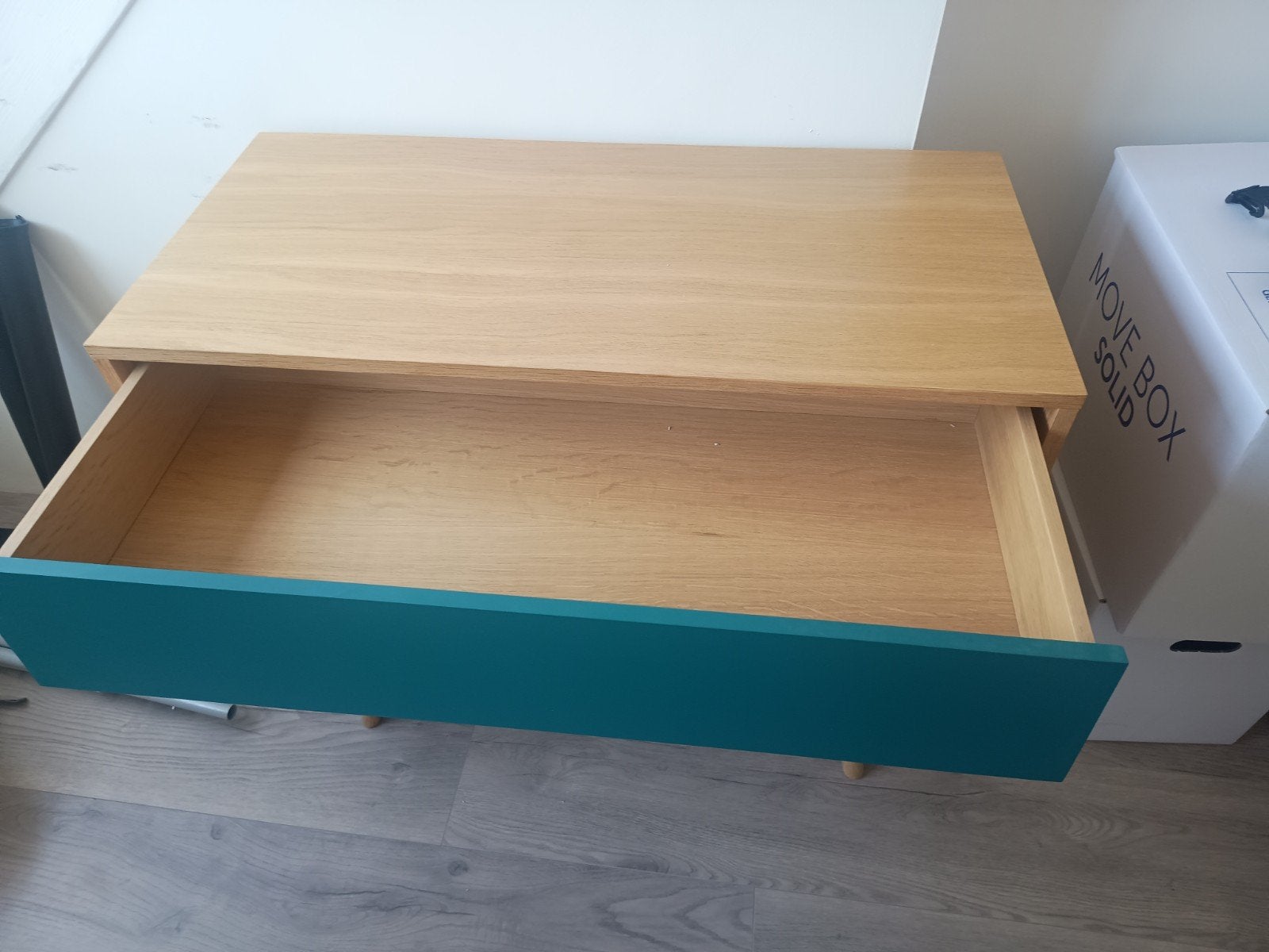 Moderne ladekast met 4 laden - Hout en groen, Huis en Inrichting, Kasten | Ladekasten, Ophalen, 50 tot 100 cm, Zo goed als nieuw